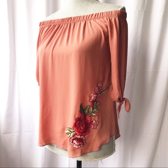 Off the shoulder top with rose detailed patchwork - Picture 2 of 2